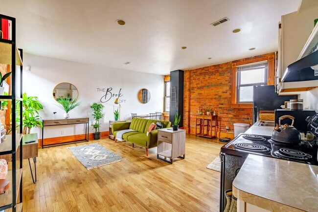 Building Photo - 1180 N High St