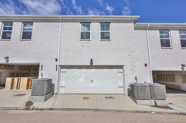 Building Photo - New Townhome in a prime location in Gallatin