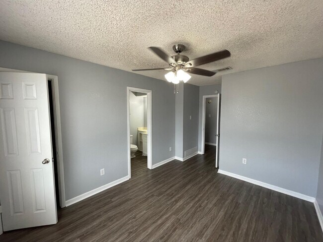 Building Photo - 129 Troy Ave