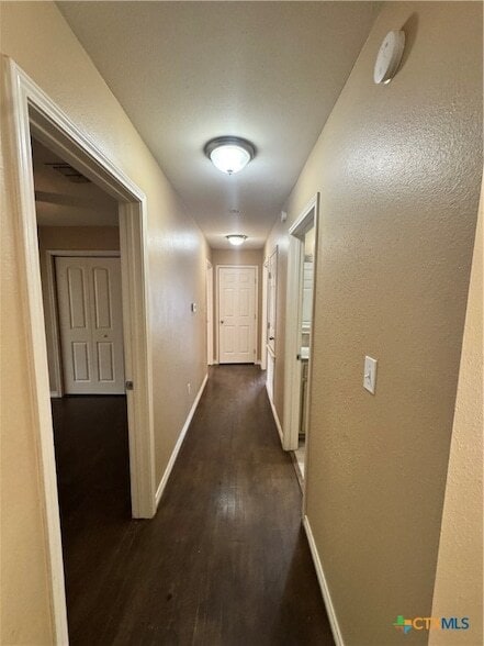 Building Photo - 902 Fern Ln