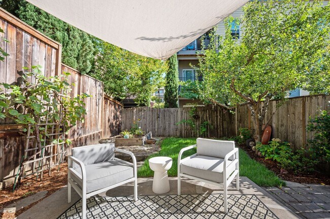 Building Photo - Spacious Cathedral Park Townhouse with Private Yard & Garage