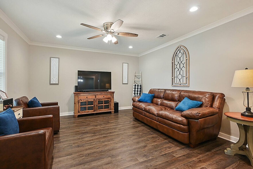 Building Photo - 1802 Carter Creek Pkwy