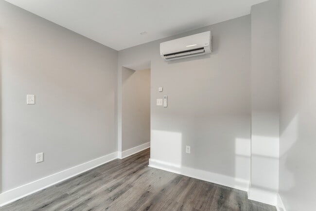 Building Photo - 304 E Ontario-