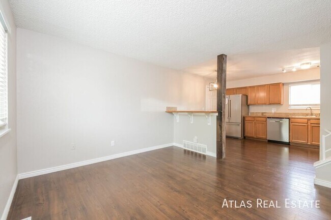 Building Photo - 1304 S Argonne St