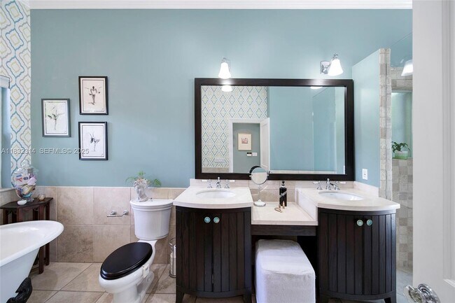 Building Photo - 6645 SW 73rd Ct