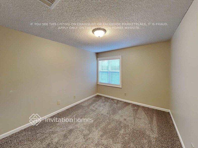 Building Photo - 1371 Willowbrook Dr SW