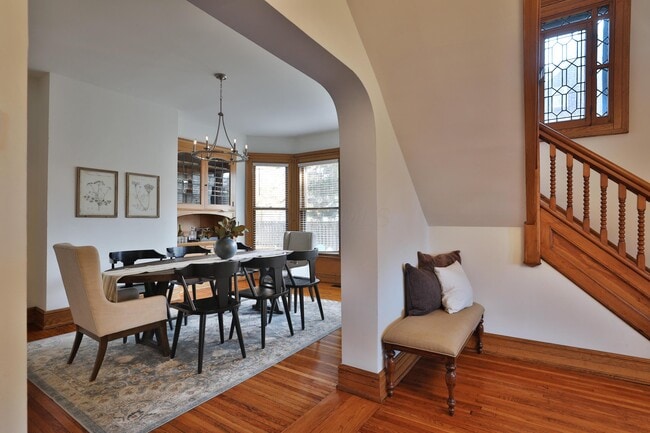 Building Photo - 398 W 5th Ave