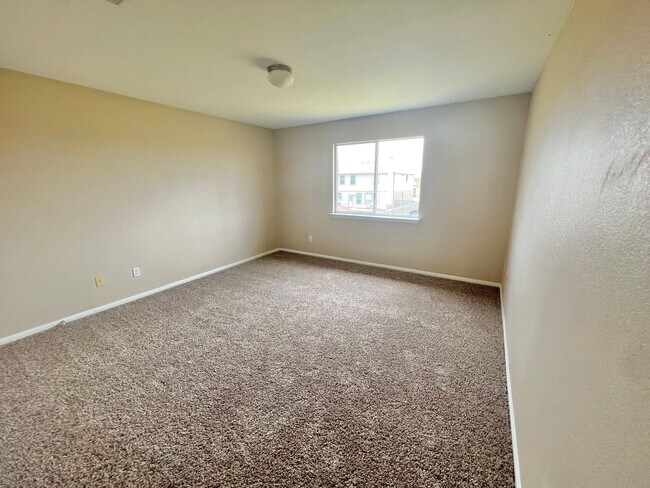 Building Photo - Beautiful 3-bedroom 2.5 bath home in Kille...