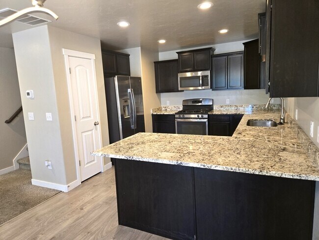 Building Photo - 528 Fox Chase Dr