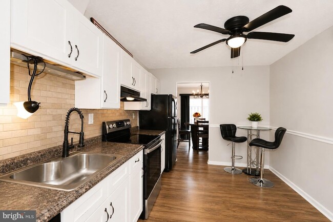 Building Photo - 5135B Shawe Pl