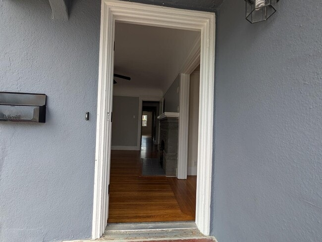 Building Photo - 533 Oak Ave