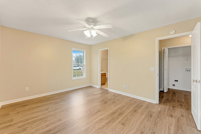 Building Photo - 334 Earnhardt Dr