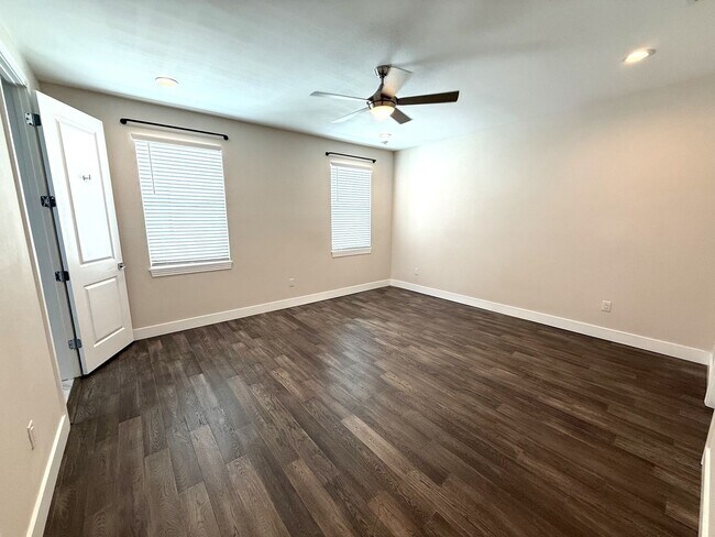 Building Photo - 3/3.5 Westshore Tampa