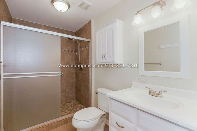 Building Photo - Fantastic four-bedroom ranch in the heart ...