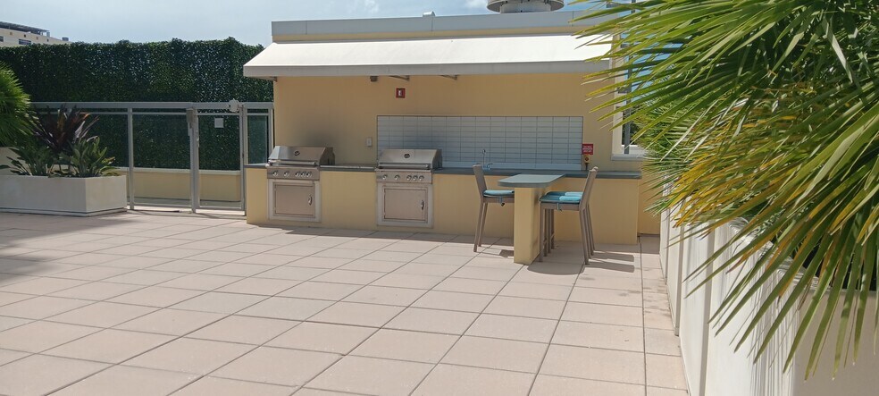 BBQ Area - 400 4th Ave S