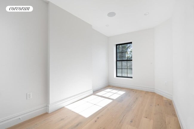Building Photo - 950A Greene Ave
