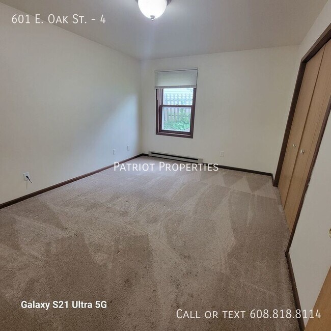 Building Photo - 2 bed/1 bath Townhouse in Cottage Grove, WI!