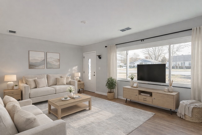 Building Photo - 533 W 8th St