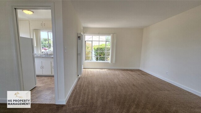 Building Photo - 303 Palm Ave