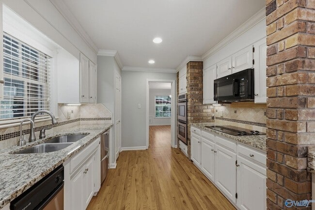 Building Photo - 815 Baylor Dr SE