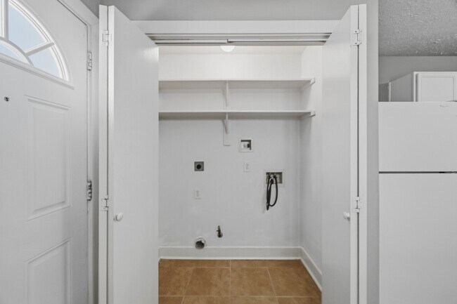 Building Photo - 20967 Young Meadows Way