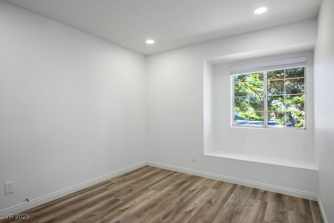 Building Photo - 86 Quiet Desert Ln