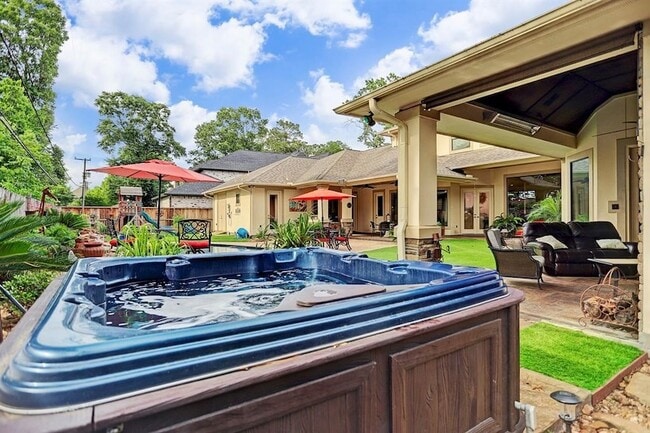 Building Photo - 1611 Lynnview Dr