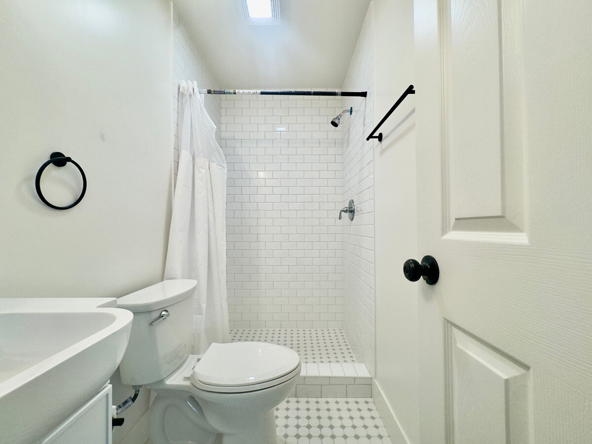 Building Photo - 3218 West St