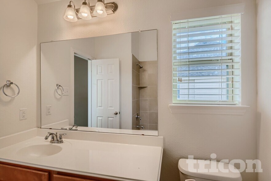 Building Photo - 5024 Kestrel Dr