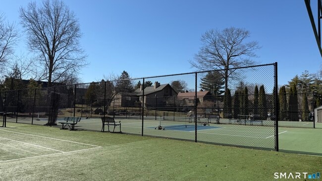 Building Photo - 14b Algonquin Ln