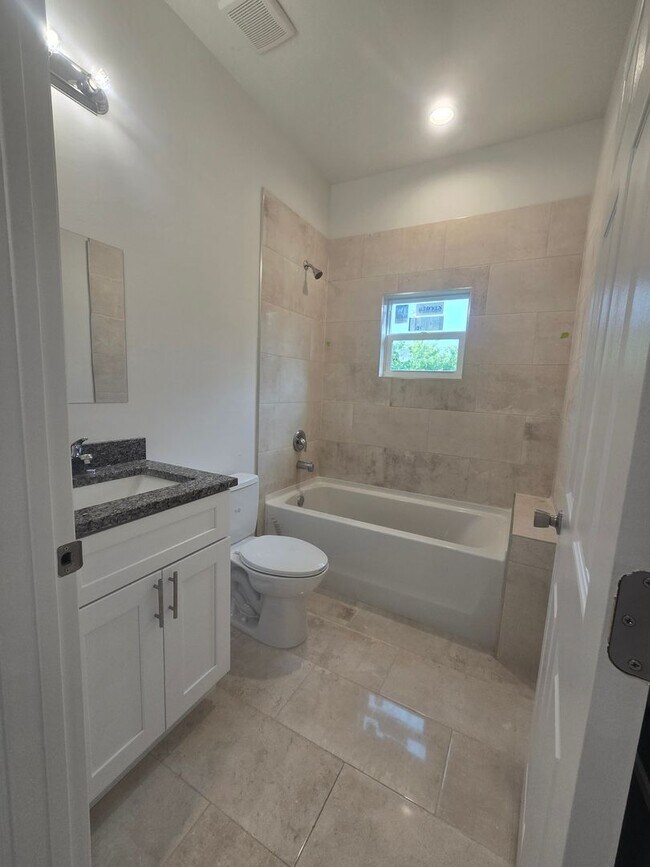 Building Photo - Brand New 2/2/1- SW Lehigh Acres