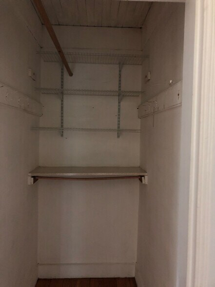 Building Photo - 98 Thorndike St