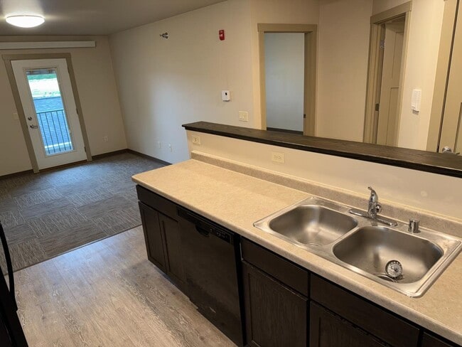 Building Photo - 922 Charles St