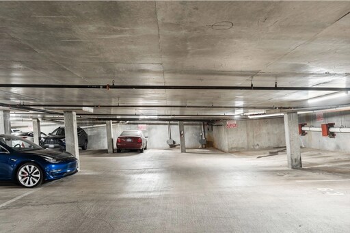 Building Photo - Beautiful convertible studio condo w/garage space included in desirable Belltown! AVAILABLE NOW!