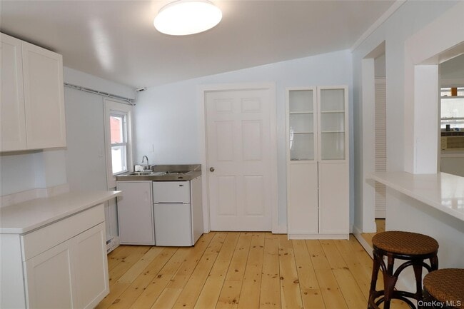 Building Photo - 7217 Albany Post Rd