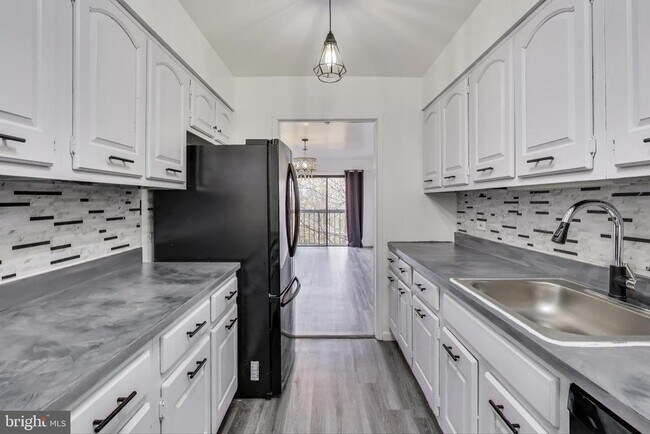 Building Photo - 1001 26th St NW