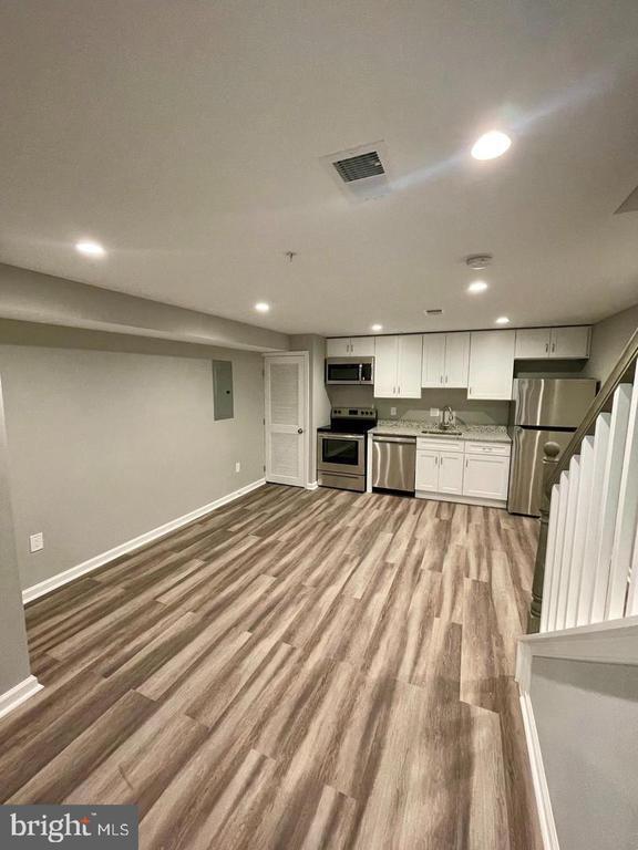 Building Photo - 620 20th St NE