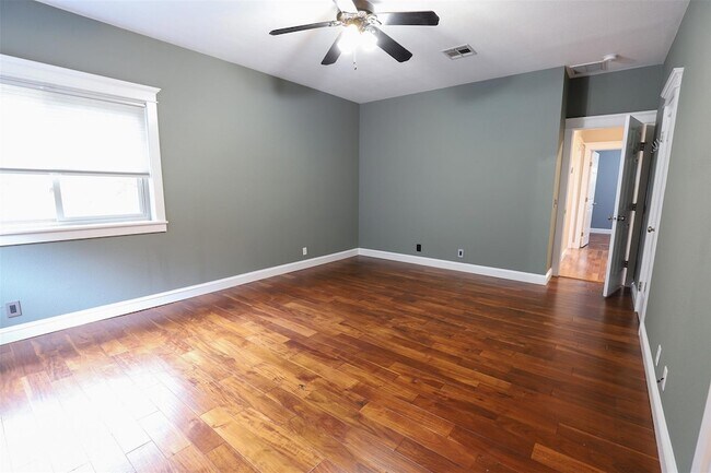 Building Photo - 8205 Mescalero Dr