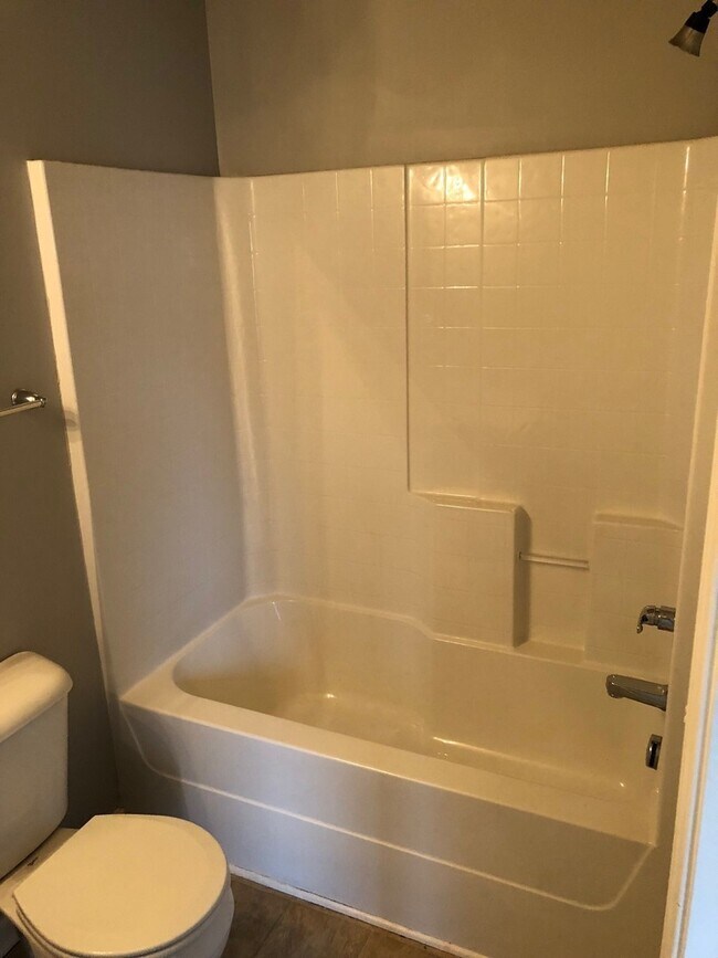 Building Photo - 2 Bedroom, 2.5 Bath Townhouse