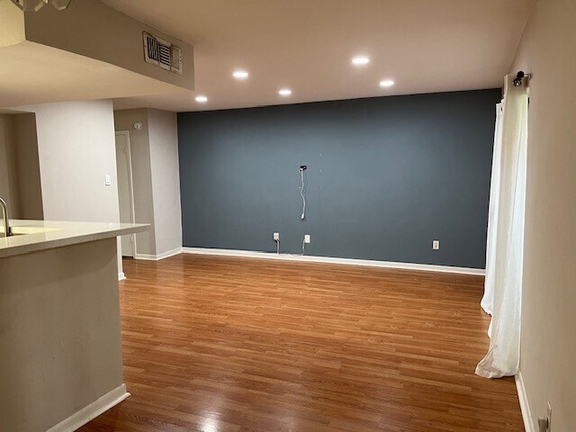 Building Photo - 8227 Kingsbrook Rd