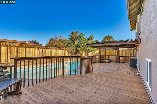 Building Photo - 648 Brookfield Dr