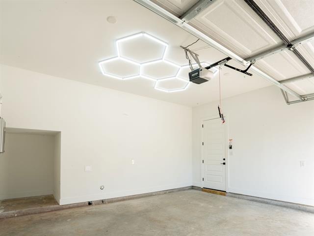 Building Photo - 5851 Millar Dr