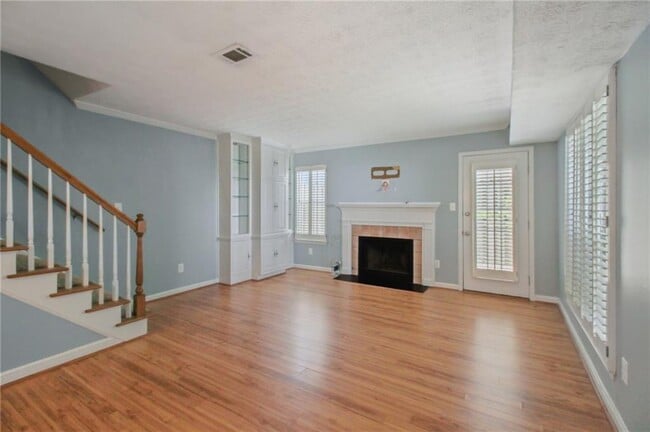 Building Photo - 1058 Mansfield Ct