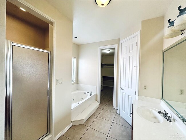 Building Photo - 3909 Country Meadows Dr
