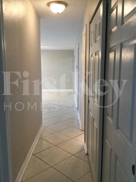 Building Photo - 3549 SW 16th St