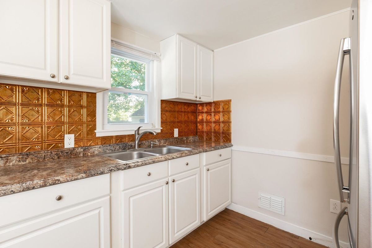 Building Photo - 400 Colonial Dr