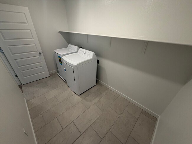 Building Photo - 3 Bedroom | 2.5 Bathroom | New two-story home in Elk Grove