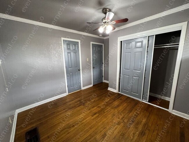 Building Photo - 2 Woodcliff Cir