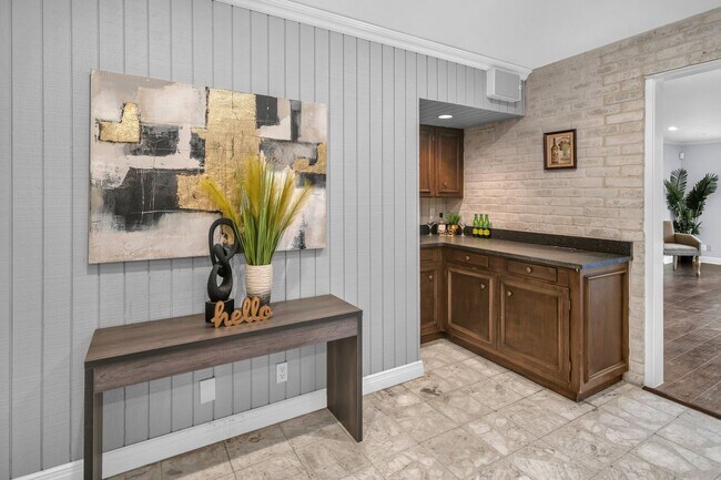 Building Photo - CHARMING 5 BDRM HOME IN CASTLE HILLS!!