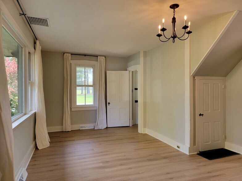 Building Photo - 819 Fruitville Pike